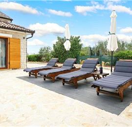 2 bedroom villa with pool near Skradin, sleeps 5